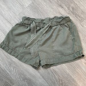 Aerie green shorts